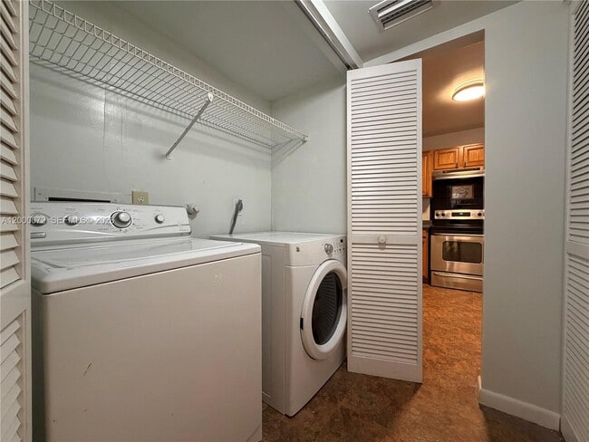 Building Photo - 4151 Palm Bay Cir