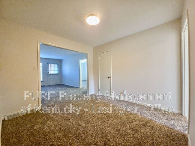 Building Photo - 114 Greenbrier Road