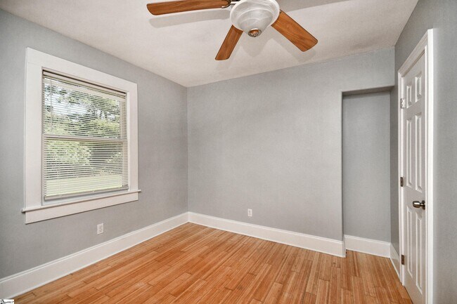 Building Photo - 204 Parkins Mill Rd