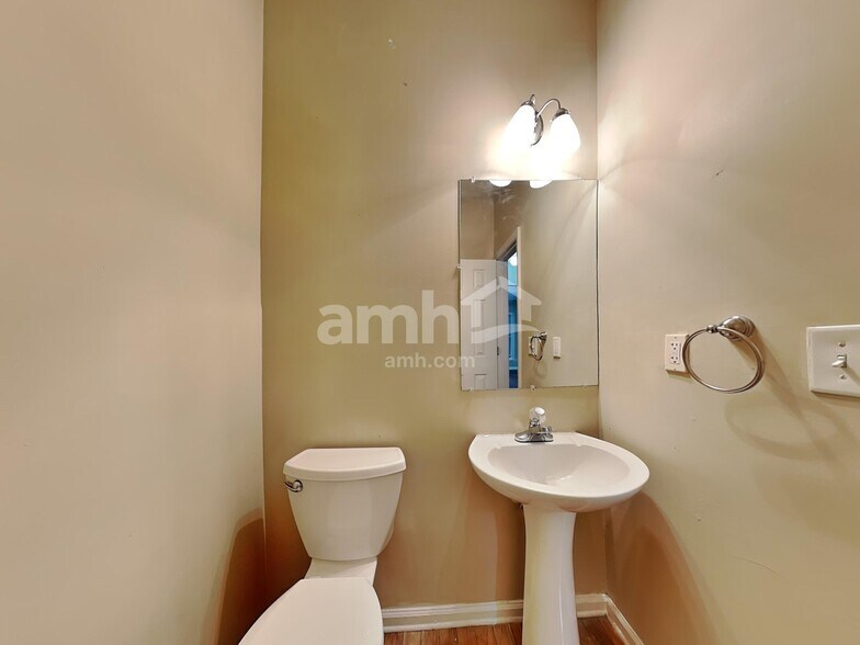 Building Photo - 4245 Windale Dr NW
