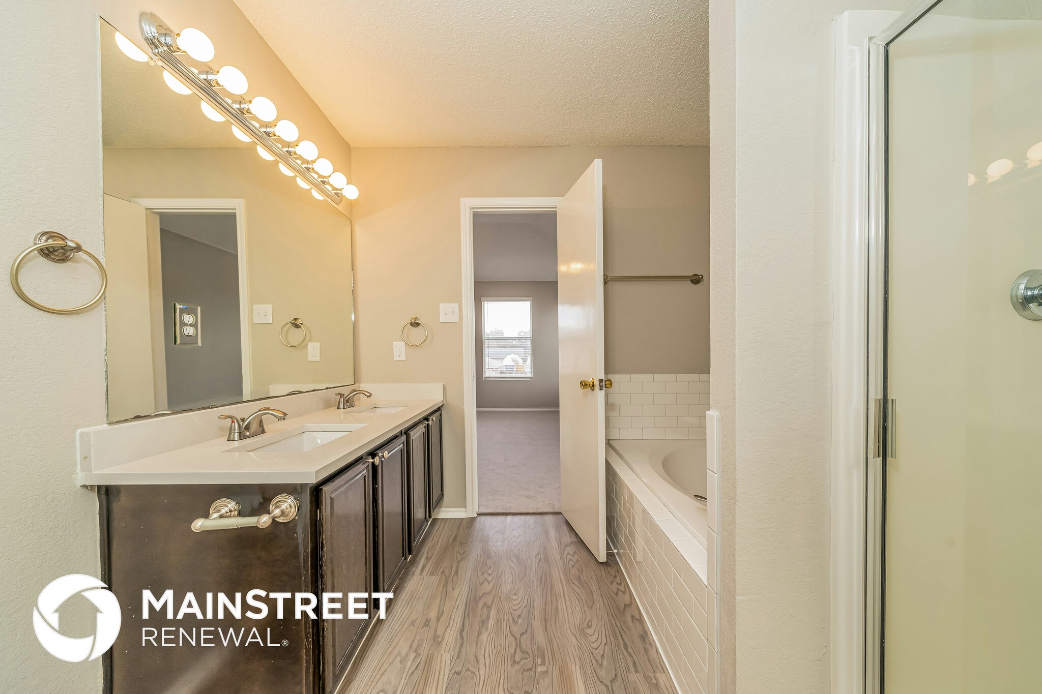 Building Photo - 1420 Chesapeake Dr