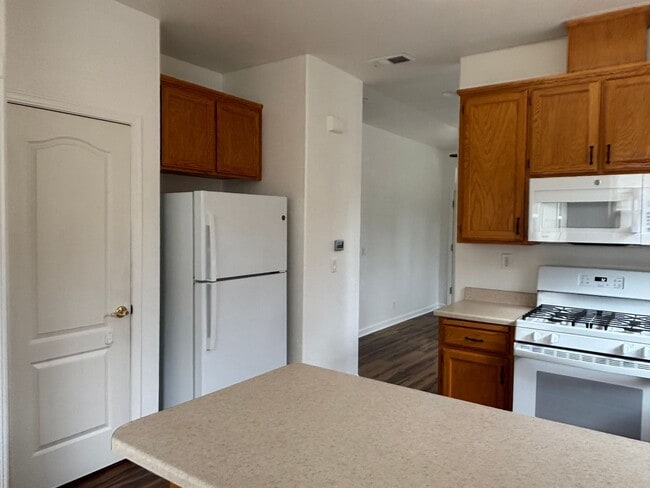 Building Photo - rh2643bussdr