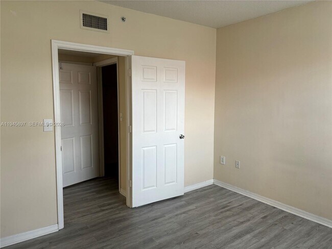 Building Photo - 151 SW 117th Ave