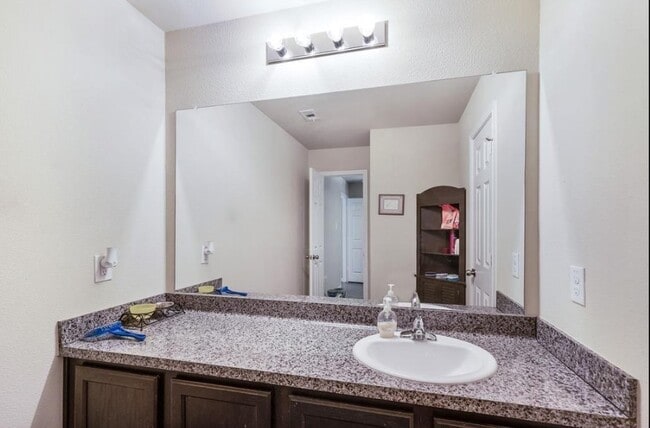 Building Photo - 16693 E Hammon