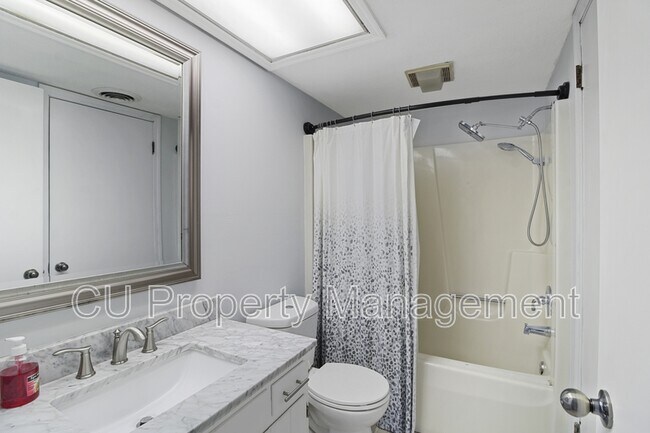 Building Photo - 1202 Dean Dr