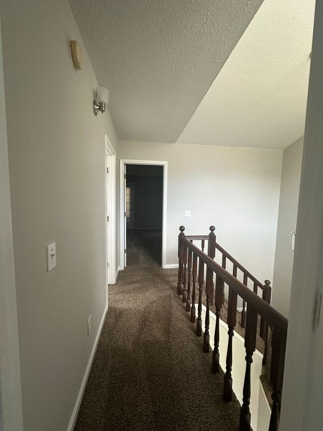 Building Photo - Rolling Acres!! END UNIT...