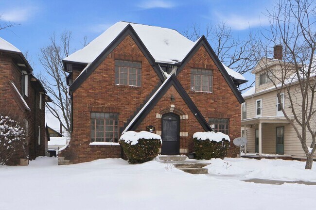 Building Photo - 714-716 Packard Ave