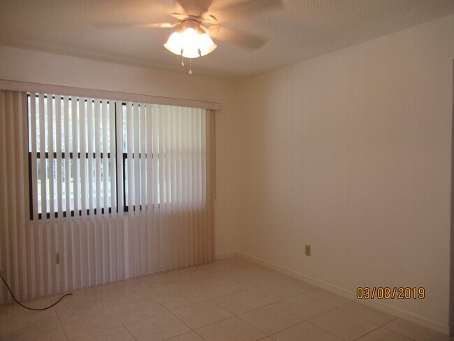 Building Photo - Beautiful 3 Bedroom Home with Huge Yard!