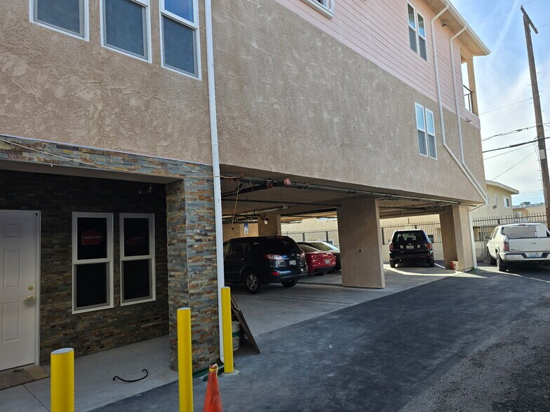 Building Photo - 11808 Hart St