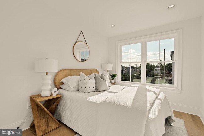 Building Photo - 4830 8th St NW