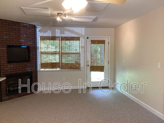 Building Photo - 703 Olde Covington Way