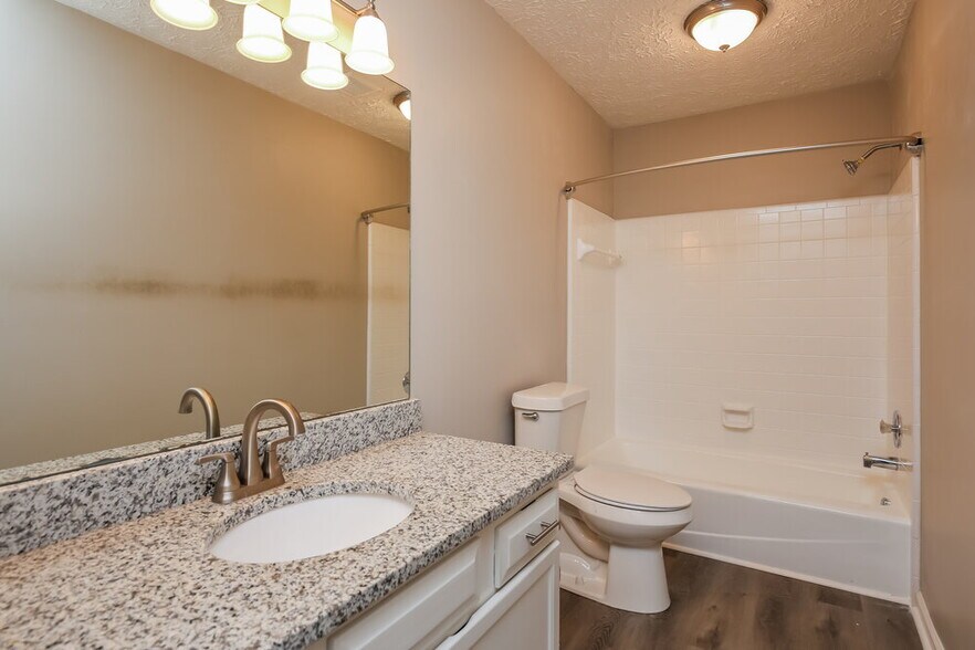 Building Photo - 923 River Rock Dr