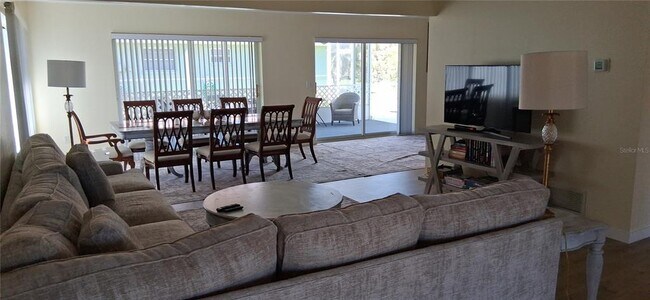 Building Photo - 441 E Rubens Dr