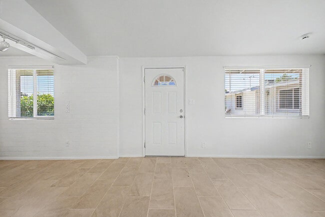 Building Photo - 10606 W Oakmont Dr