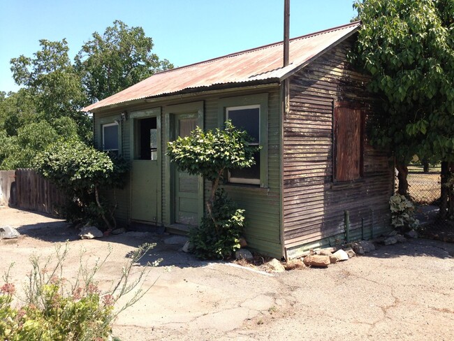 Building Photo - Stockton Country Home