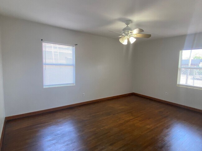 Building Photo - Inviting 2-Bedroom Home in Central Lakeland – Now Available!