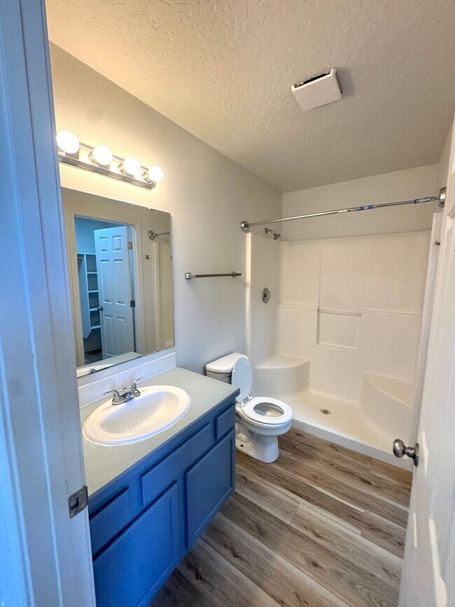 Building Photo - Spacious 5-Bedroom Home in Prime Nampa Location