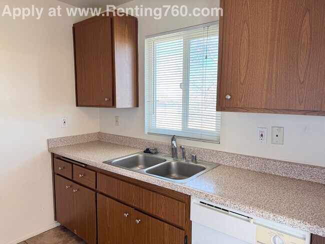 Building Photo - 6455 Linda Lee Dr