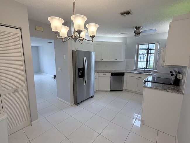 Building Photo - 5136 Floria Dr