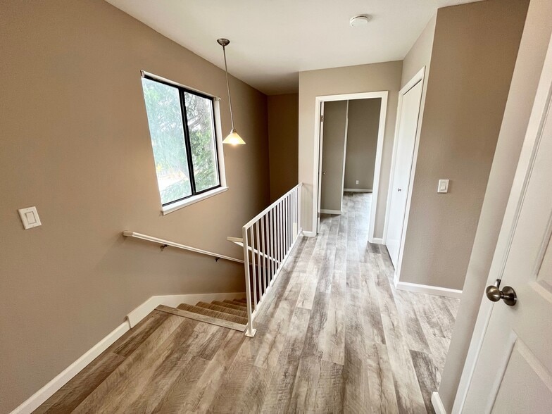 Building Photo - 837 Maria Ln