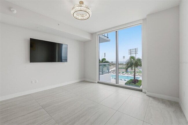 Building Photo - 301 1st St S