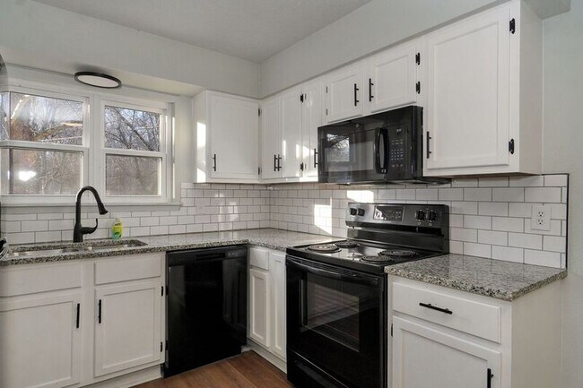 Building Photo - 2941 W Pacific St