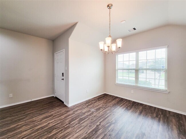 Building Photo - 6011 Diantha St