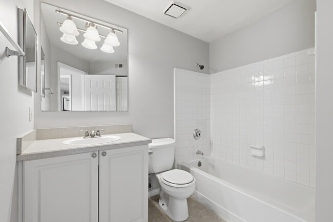 Building Photo - 1229 Bermuda Lakes Ln