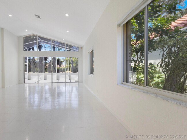 Building Photo - 5279 Brookview Dr