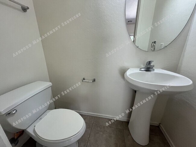 Building Photo - BEAUTIFUL 3 BEDROOM 2 BATHROOM HOME IN GLE...