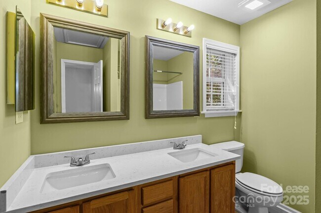 Building Photo - 10660 Holly Ridge Blvd