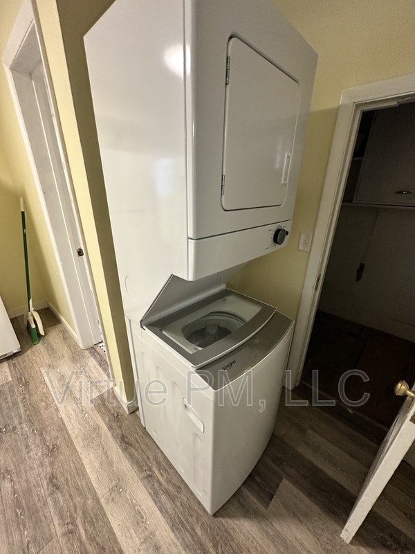 Building Photo - 1107 3rd St