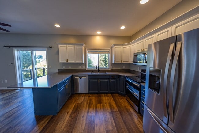 Building Photo - 4 Bedroom house in Hazel Dell - AC, large ...