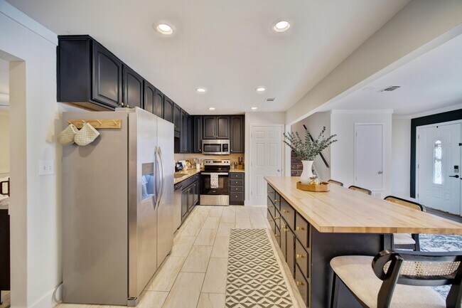 Building Photo - 1024 Juniper Ave