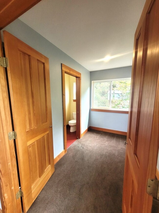 Building Photo - Beautiful South Hill Home with Bay Views 3...