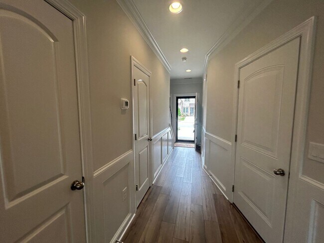 Building Photo - Like NEW Luxury 2-story townhome 2 bedrooms and 2.5 baths + Flex room + 1 car garage in High Point