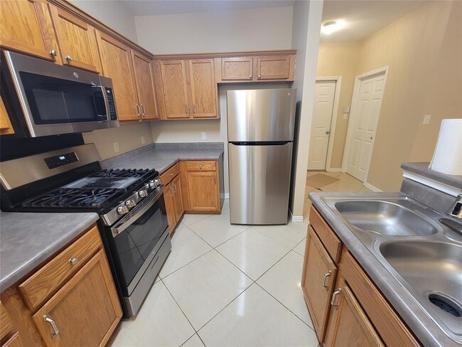 Building Photo - 3307 St Genevieve Dr