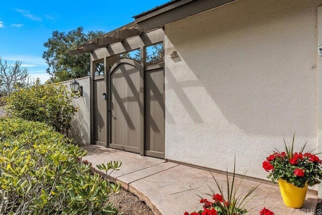 Building Photo - Remodeled 3BR/2BA Condo in the Heart of Ra...