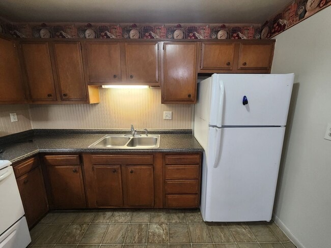 Building Photo - 6233 Mountain View Dr