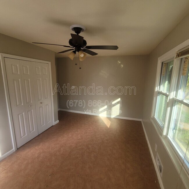 Building Photo - 3728 Loren Dr