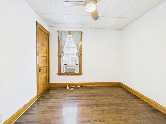 Building Photo - 4318 N Albany Ave