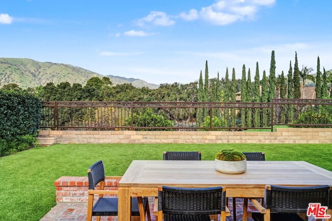 Building Photo - 6497 Country Club Dr