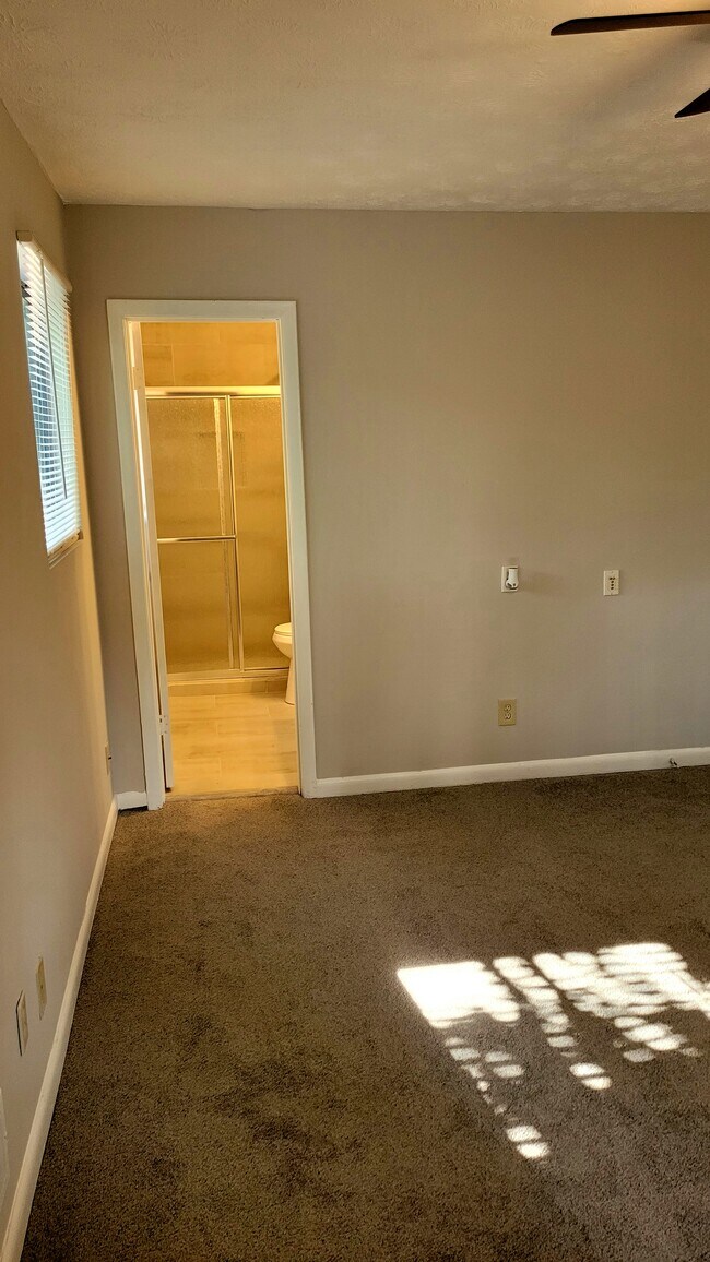 Building Photo - 2915 Lajean Dr