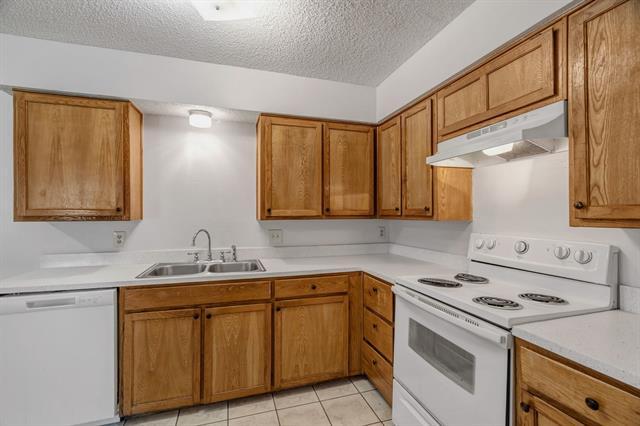 Building Photo - 808 Windcrest Dr