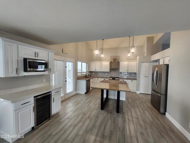 Building Photo - 15846 S 17th Ln