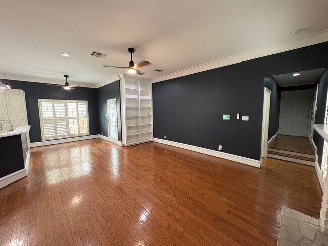 Building Photo - Gorgeous home in Rosedale - Available now!