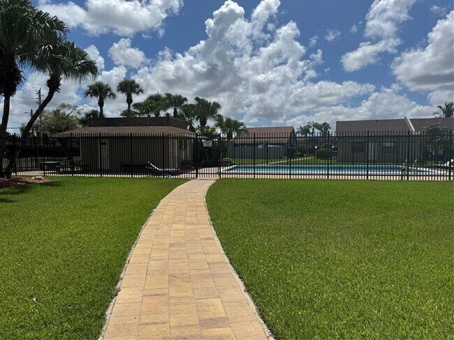 Building Photo - 10324 Boca Bend W