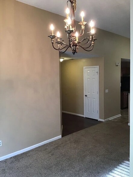 Building Photo - 220 Risdon Way