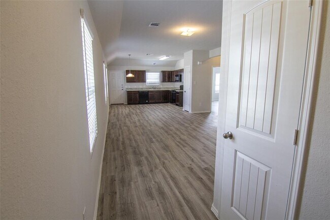 Building Photo - 412 Brushback Dr