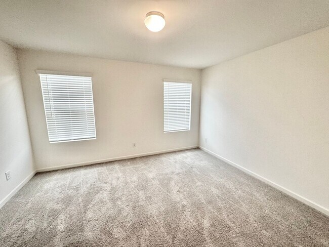 Building Photo - BEAUTIFUL 3BD/2.5BTH Townhome - MALLARD CR...